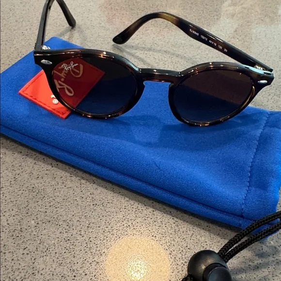 🆕 Ray-Ban Junior Sunglasses 🕶️ - Picture 7 of 8
